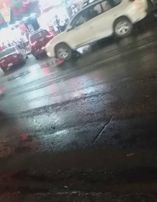 المواطنون يشكون العطش .. والمياه تتسرب في شوارع صويلح ليلاً ..(فيديو)