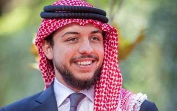 ولي العهد تفقد وبشكل مفاجئ نقطة تطعيم بحدائق الحسين بدون حراسات