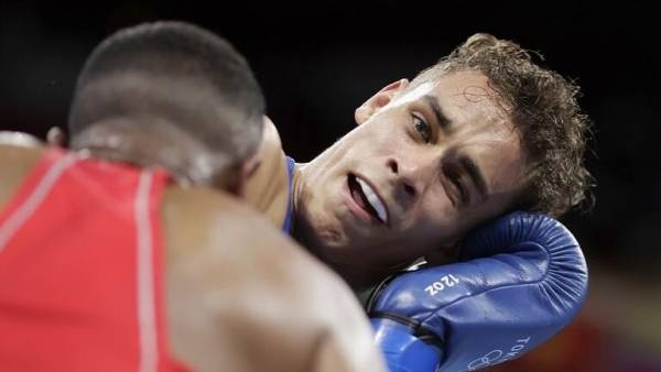 قرار اللجنة الأولمبية بحق الملاكم المغربي الذي عض منافسه