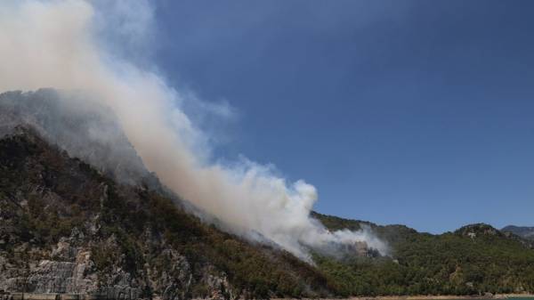 كتلة ضخمة من دخان الحرائق المشتعله في الأراضي التركية تظهر في سماء بعض مناطق المملكة