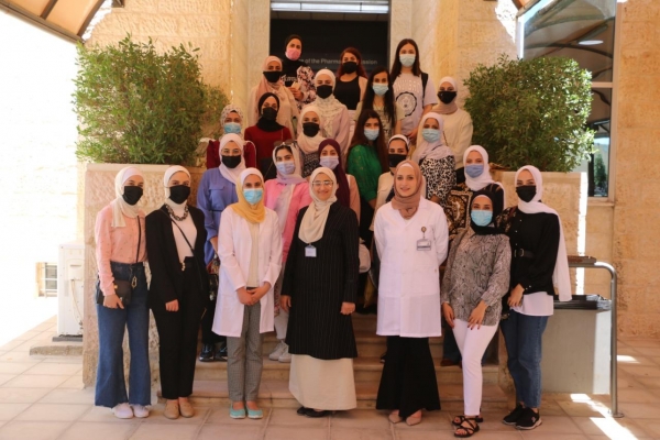 جامعة الشرق الأوسط MEU  تستضيف وفدًا طلابيًا في كلية الصيدلة.