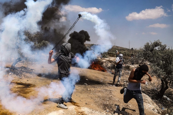 اصابة 10 فلسطينيين بمواجهات مع الاحتلال في جنين ونابلس