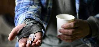 ضبط مسخرين يشغلون فتيات بالتسول .. احدهم مطلوبة لأمن الدولة