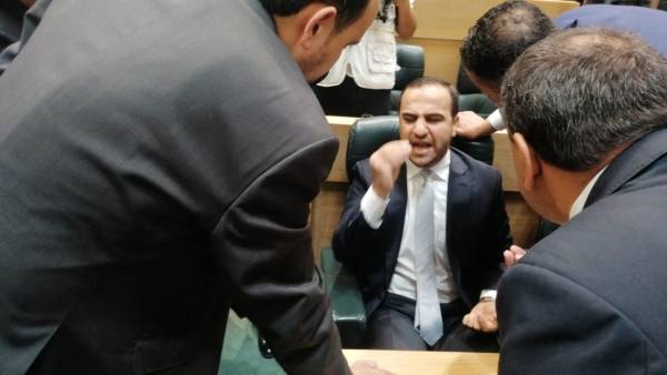 العداون يرفض الاعتذار