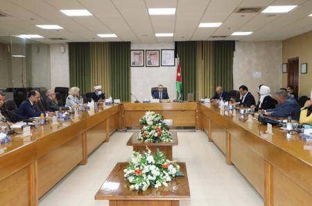 برئاسة محافظة .. لجنة لتطوير امتحان التوجيهي  أسماء