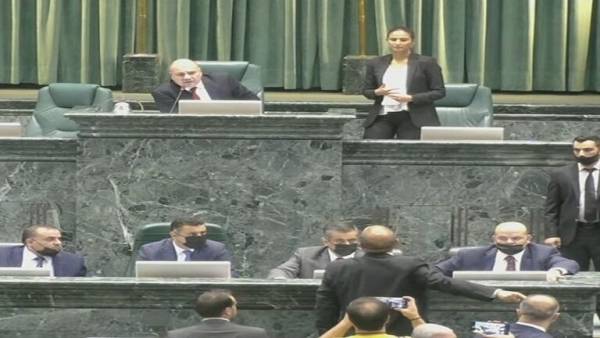 قوم يا عماد!.. كرسي رئيس الحكومة يشعل مواقع التواصل الاجتماعي