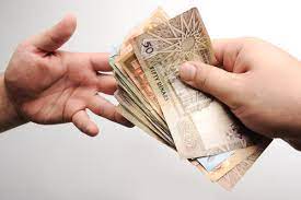 بين الفقر والطفر .. أردنيون يبيعون رواتبهم التقاعدية لتحصيل النقد !