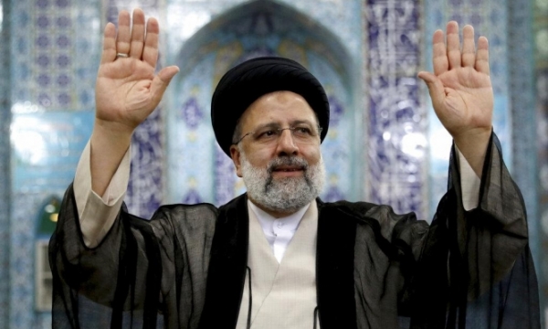 رئيس ايران الجديد يؤدي اليمين الدستورية