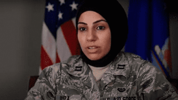 أول محجبة في سلاح الجو الأمريكي  فيديو