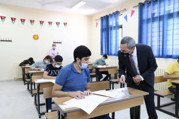 سقط الوزير أبو قديس في امتحان التوجيهي وهذا الدليل