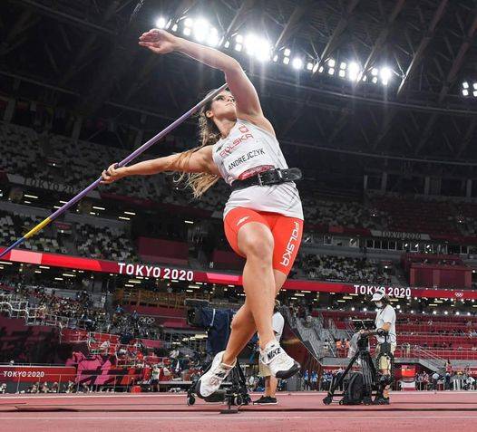 عمل إنساني نبيل.. نجمة بولندية تبيع ميداليتها الأولمبية لعلاج طفل رضيع