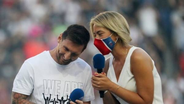 ميسي يطلق لقبا على فريقه الجديد.. وينشر صورة مع زوجته