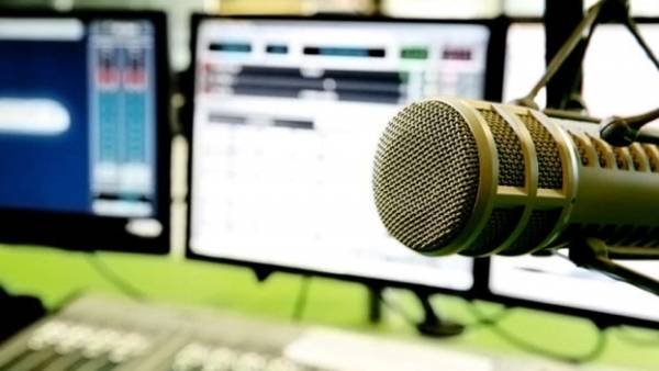 مقترح بفرض 2500 دينار على منح رخص بث اذاعي أو تلفزيوني عبر الانترنت