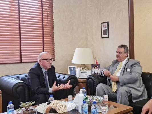 العواملة يثمن دعم وزير الاشغال العامة والاسكان للقطاع