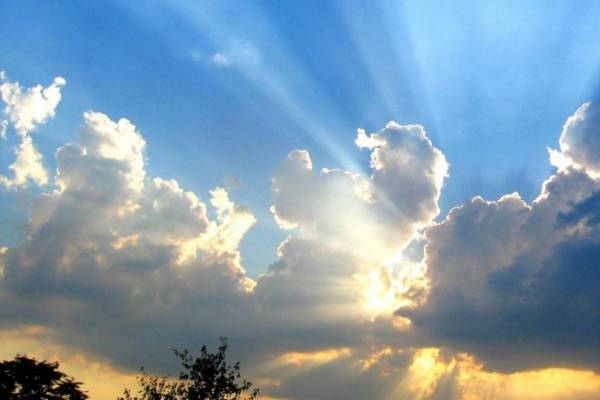 الخميس .. اجواء معتدلة في المرتفعات وحارة بباقي المناطق