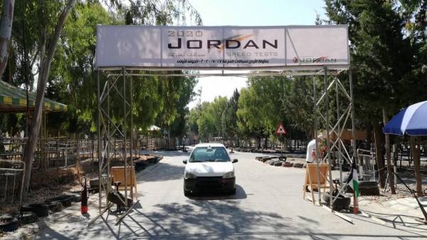 سائقون من الأردن وفلسطين يتنافسون في سباق السرعة الجمعة