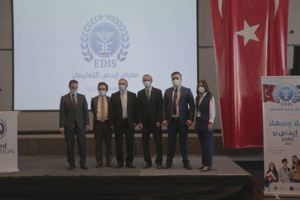 اكتظاظ واقبال كبير على معرض تعليمي في العاصمة عمان يؤدي لتعليقه قبل ساعتين من موعد انتهائه