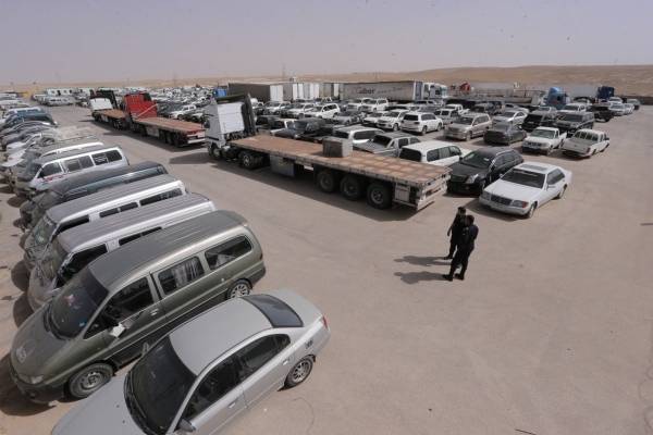 المواطنون المحجوزة مركباتهم يصرخون على الدوار الرابع .. فمن يراقب تجار السيارات في حرة الزرقاء ؟؟