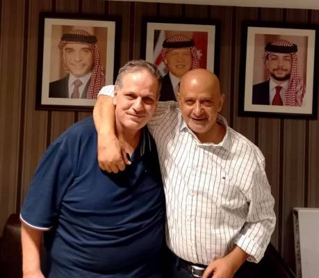 قصة صورة خليل الحاج توفيق مع سلطان علان .. صورة الفرح بعد التعب (تفاصيل)