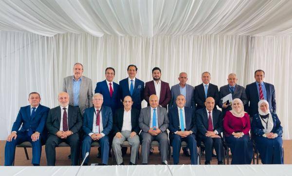 اللجنة الملكية: دعابة ومزاح