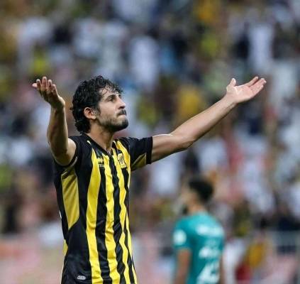 نجم النصر السابق : حان الوقت لعقاب حمد الله وإقالة مينيزيس