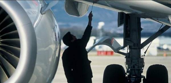 مهندسو طائرات يتوعدون بمقاضاة هيئة الطيران المدني .. والأخيرة تتهرب من التوضيح !