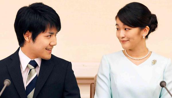 أميرة يابانية تتنازل عن مليون دولار ولقبها الملكي لتتزوج شاباً من العامة