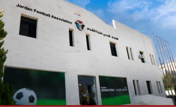 هل يتطلب الحصول على باج لتغطية المباريات الرياضية تقديم قرابين لـاتحاد كرة القدم ؟!