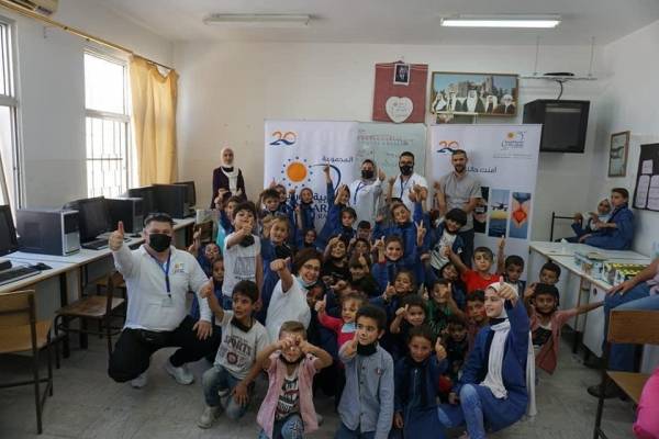 العربية الاوروبية للتأمين توزع حقائب مدرسية وقرطاسية وجوائز عينية ـ (صور)