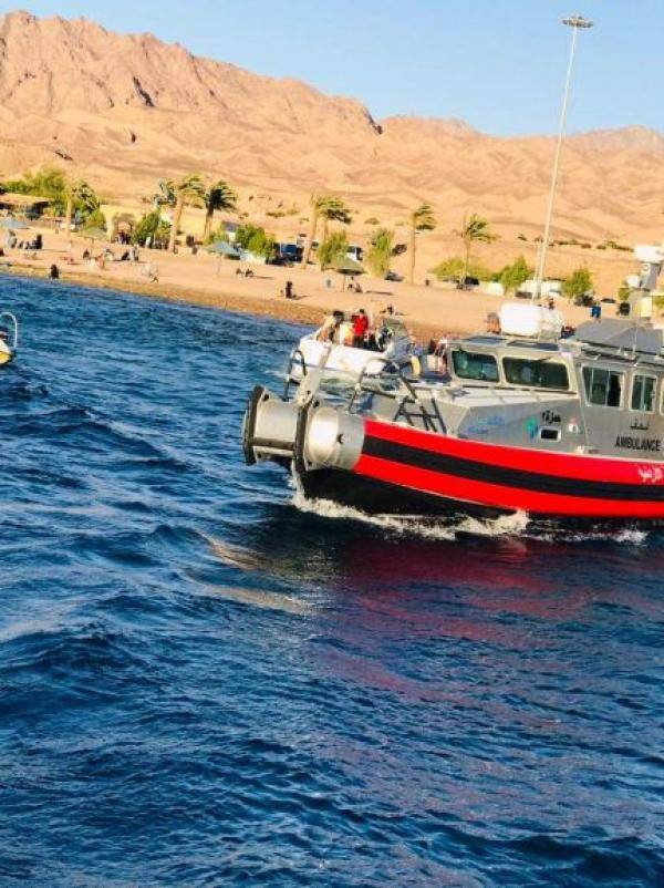 القوة البحرية تنقذ 6 أشخاص تعطل مركبهم في العقبة