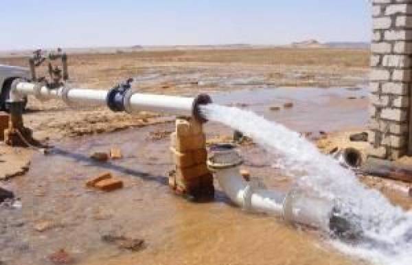 لجنة ميدانية لدراسة أسباب روائح الكبريت بالمياه في الجفر