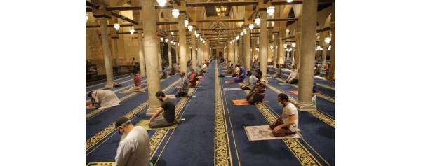 الأوقاف: دراسة لإلغاء التباعد بين المصلين في المساجد