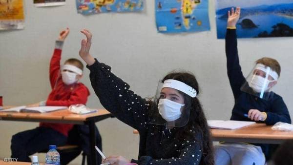 عطاء الحواسيب و2000 إصابة بين الطلبة .. إشاعات تضرب المداس من جديد !