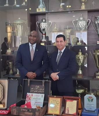 السفير النيجيري يزور النادي الفيصلي