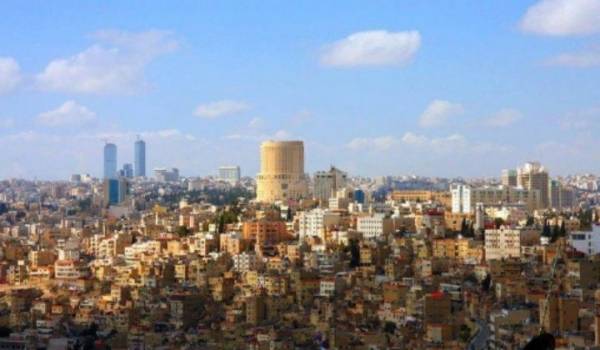 استمرار الأجواء الحارة نسبياً الإثنين وفرصة لزخات رعدية