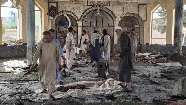 أفغانستان.. عشرات القتلى جراء انفجار داخل حسينية في قندهار