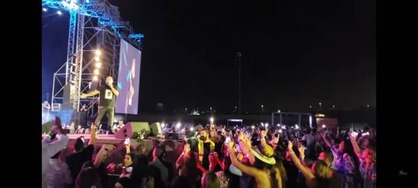 فايروس كورونا متعلق ومغرم بالمطاعم ويخشى الإقتراب من منصات الغناء في الأردن !!