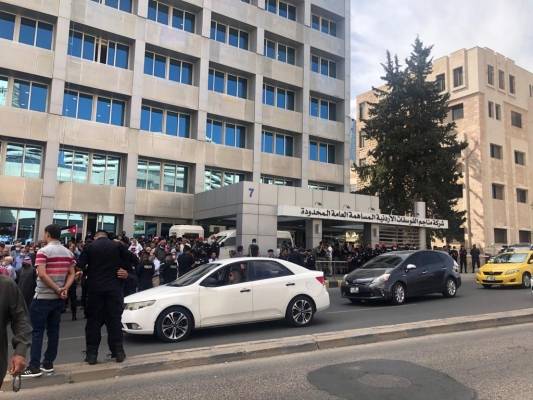 إعتصام جماهيري لمتقاعدي الفوسفات للمطالبة بحقوقهم الصحيّة و العمّالية ...فيديو