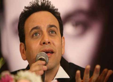 بعد إحراج عمرو دياب وتامر حسني للحكومة .. هل سيدخل مصطفى قمر على الخط؟