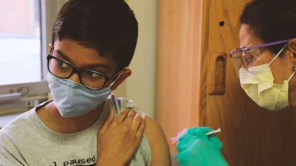 “الأوبئة”: يجب تطعيم الفئات العمرية كافة ضد كورونا