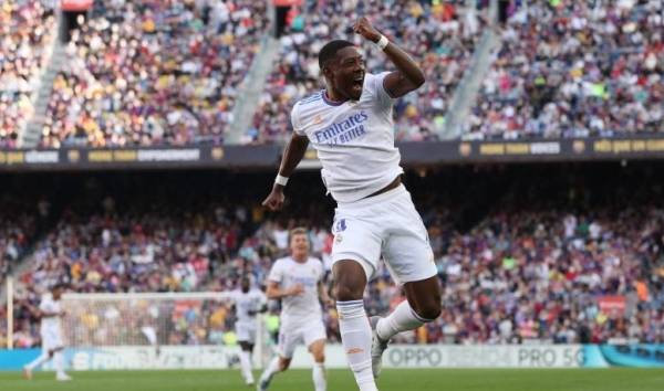 ريال مدريد يُسقط برشلونة في الكلاسيكو.. ويتصدر الليجا