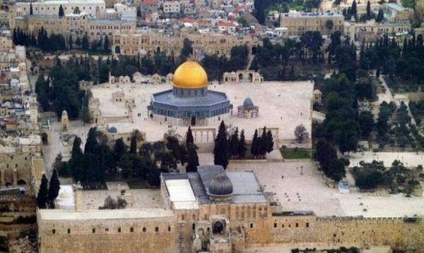 الخلايلة: سجاد جديد للمسجد الاقصى على نفقة الملك .. و50 موظفا جديدا