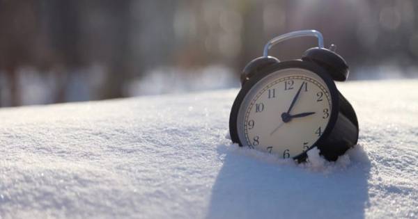 بدء العمل بالتوقيت الشتوي بعد منتصف ليلة الخميس