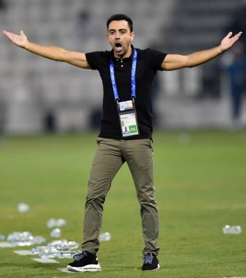 عقبة تنذر بتأجيل ظهور تشافي الأول مع برشلونة في دوري الأبطال