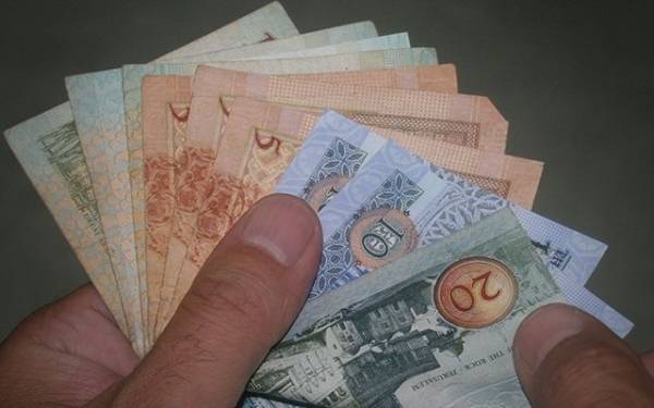 هل يجوز للمؤمّن عليه الجمع بين بدل التعطل  وأي راتب تقاعد أو اعتلال من الضمان ؟