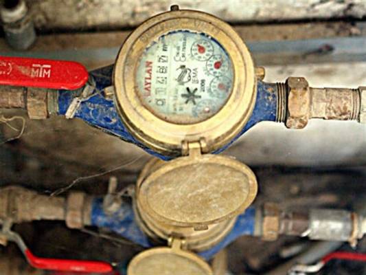 إلى وزير المياه .. مياهنا تنتهج القطع للإجبار على الدفع في ضاحية الرشيد