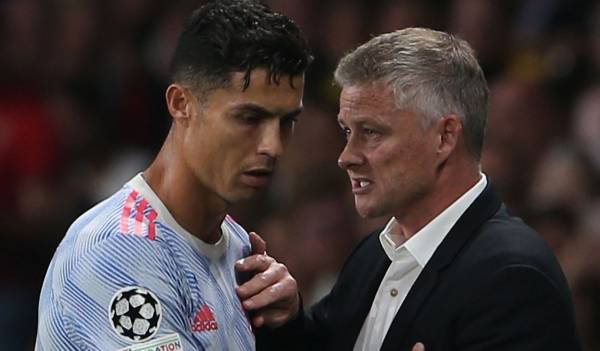 مدرب مان يونايتد يدافع عن نفسه.. ويهدد كريستيانو رونالدو