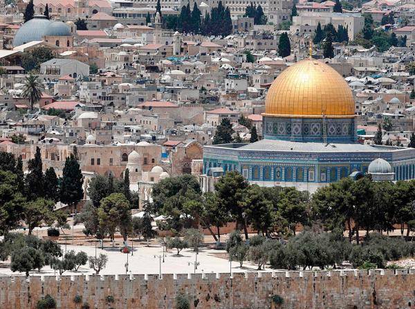 مستوطنون يقتحمون الاقصى