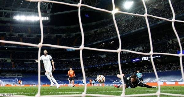 بنزيمة يودع 3 نقاط في رصيد الملكي أمام شاختار