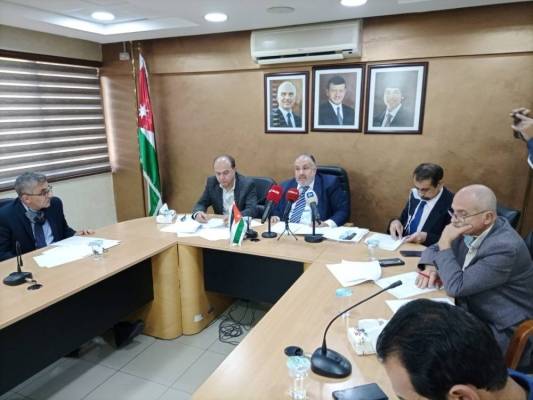 الأطباء تلوح بالتوقف عن التعامل مع شركات التأمين تدريجياً